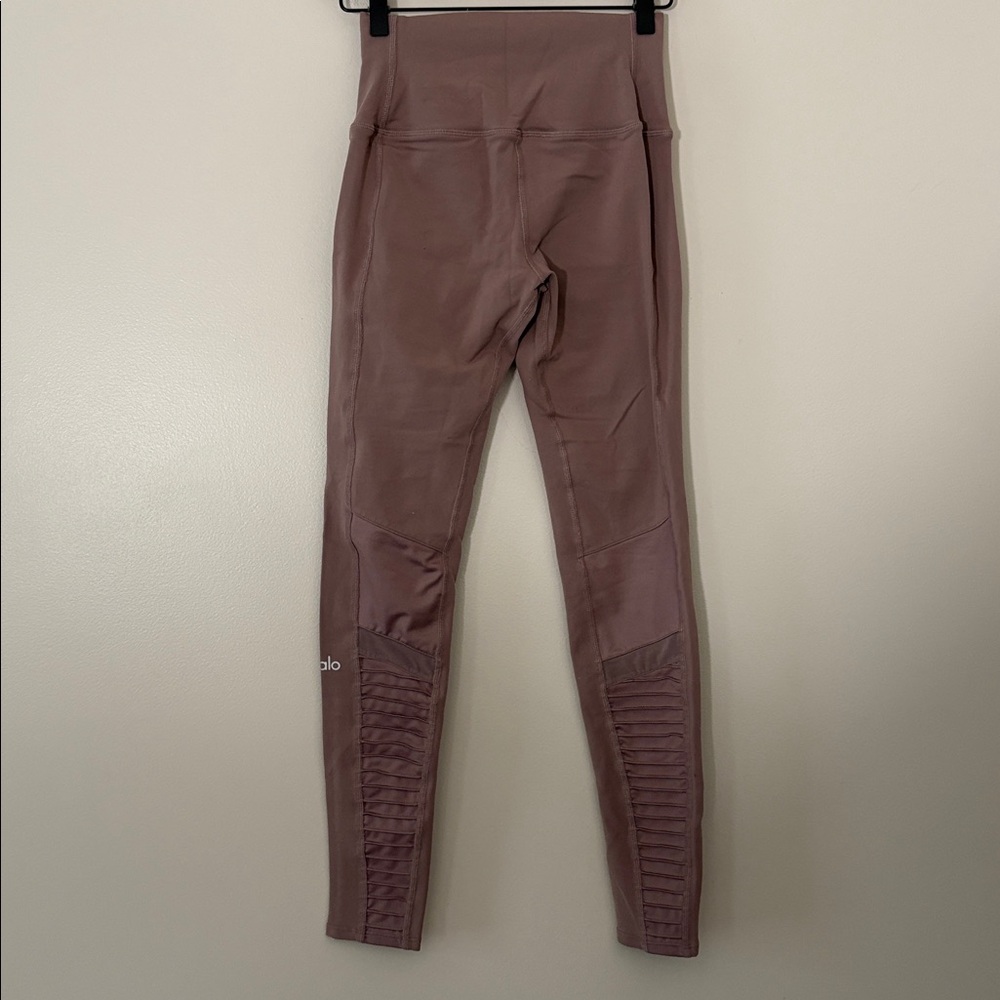 Alo Yoga High-Waist Moto Leggings Ribbed Mesh Paneling Mauve Size Small - Picture 5 of 11